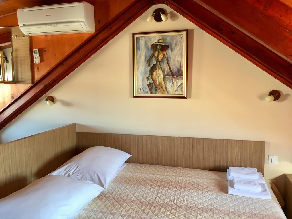 Apartments Feral Trogir Ngoại thất bức ảnh