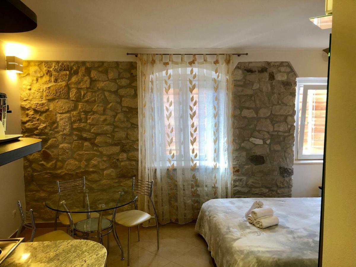 Apartments Feral Trogir Ngoại thất bức ảnh